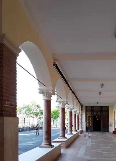 Oratorio Don Bosco a San Donà di Piave, portico e interni colorati, foto 8 di 9