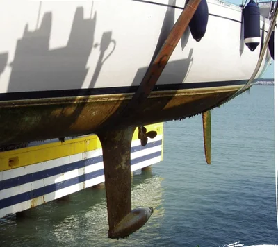 Nautica: antivegetative, vernici per scafi e legni pregiati, foto 9 di 10